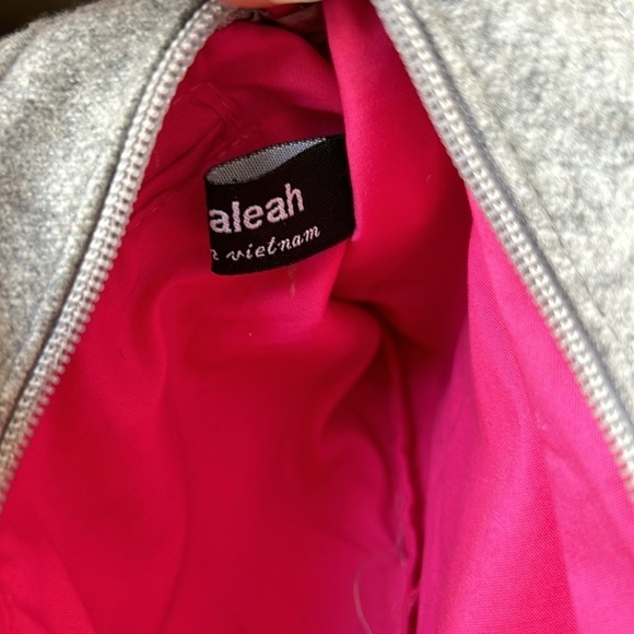 Shiraleah Heart Gray Felt Pouch Bright Pink Interior - Picture 7 of 8